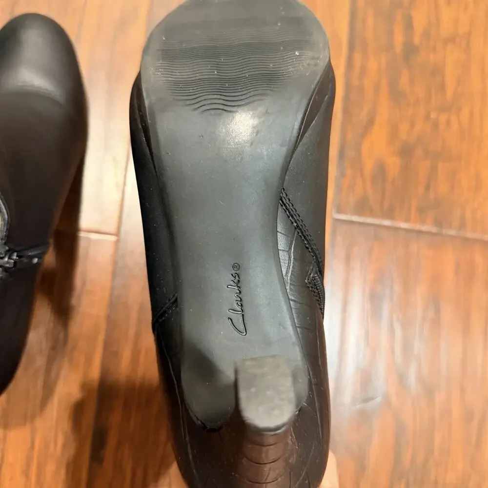 Clark’s Collection Women’s Black Ankle Booties Size 8.5 Zip High Heel Classic